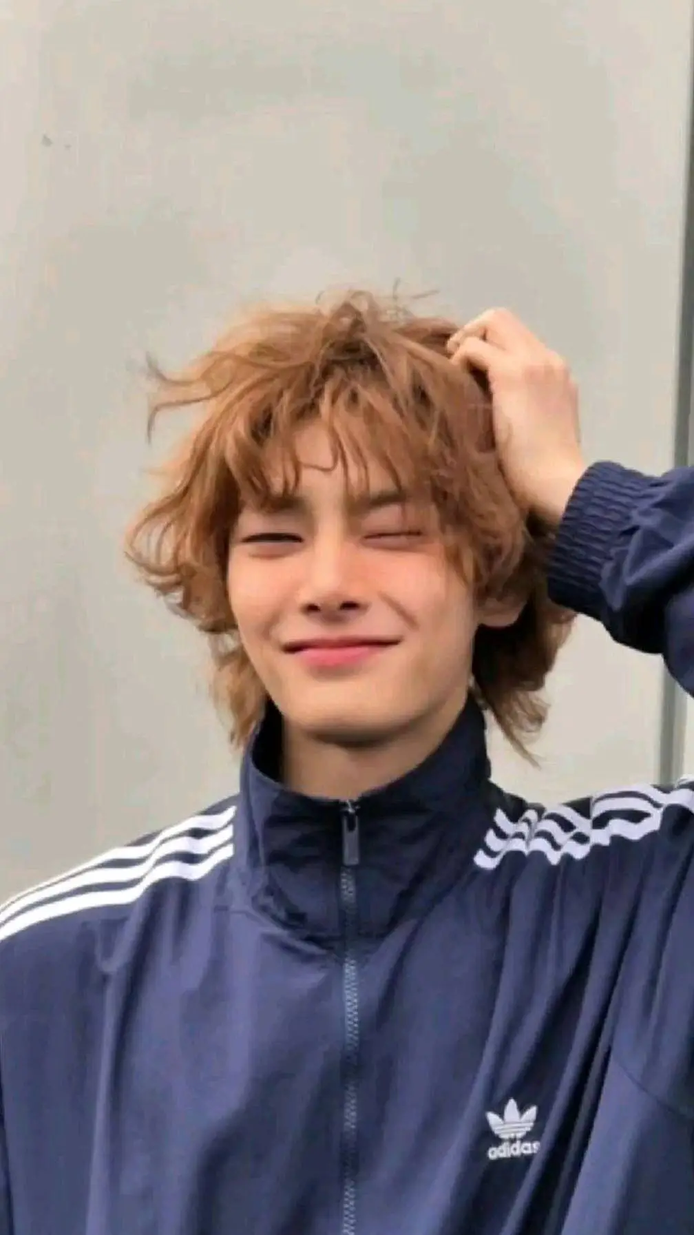 ai character: I.N (jeongin)🦊 background