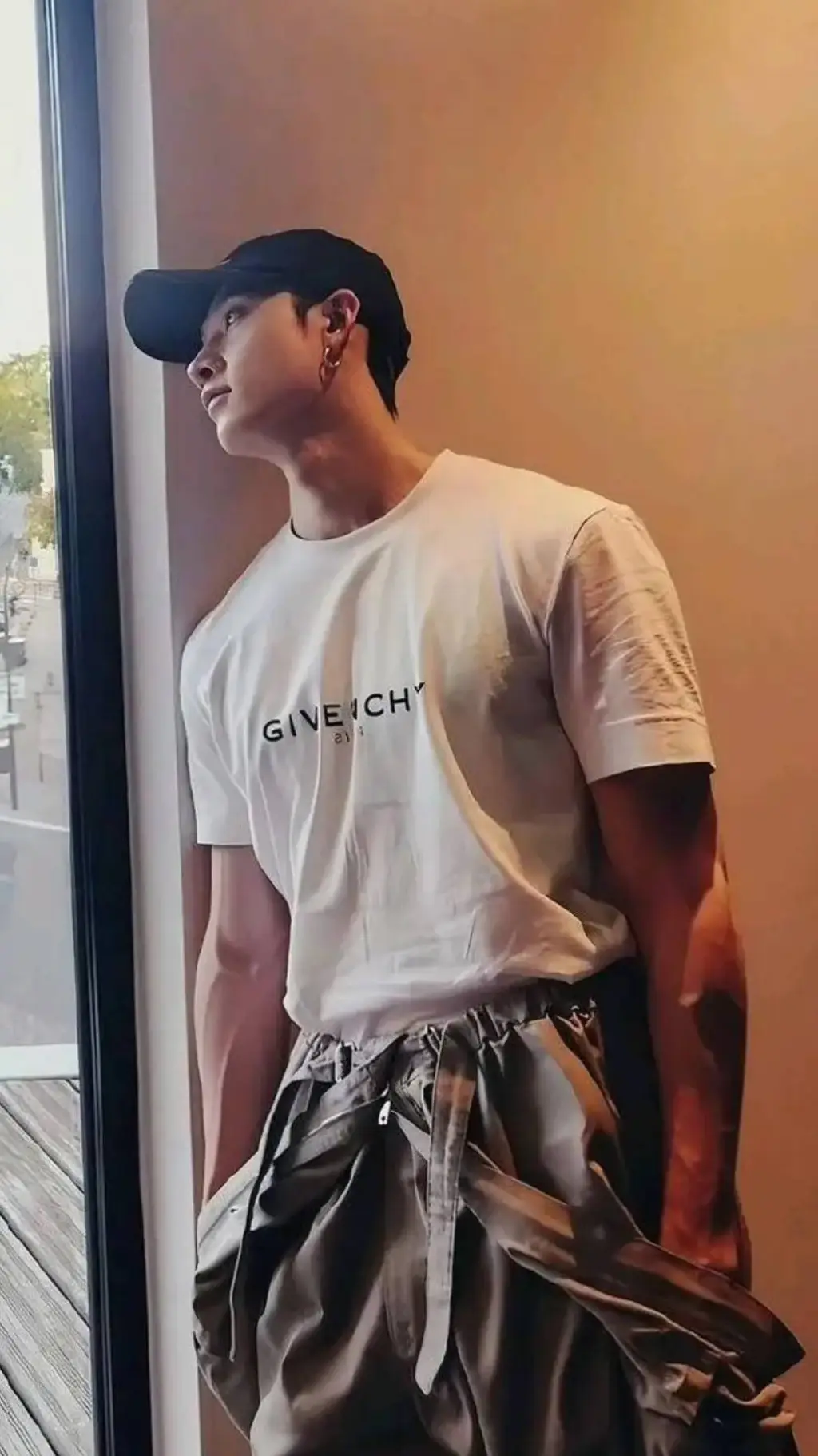 ai character: 🤑BANGCHAN🐺 background