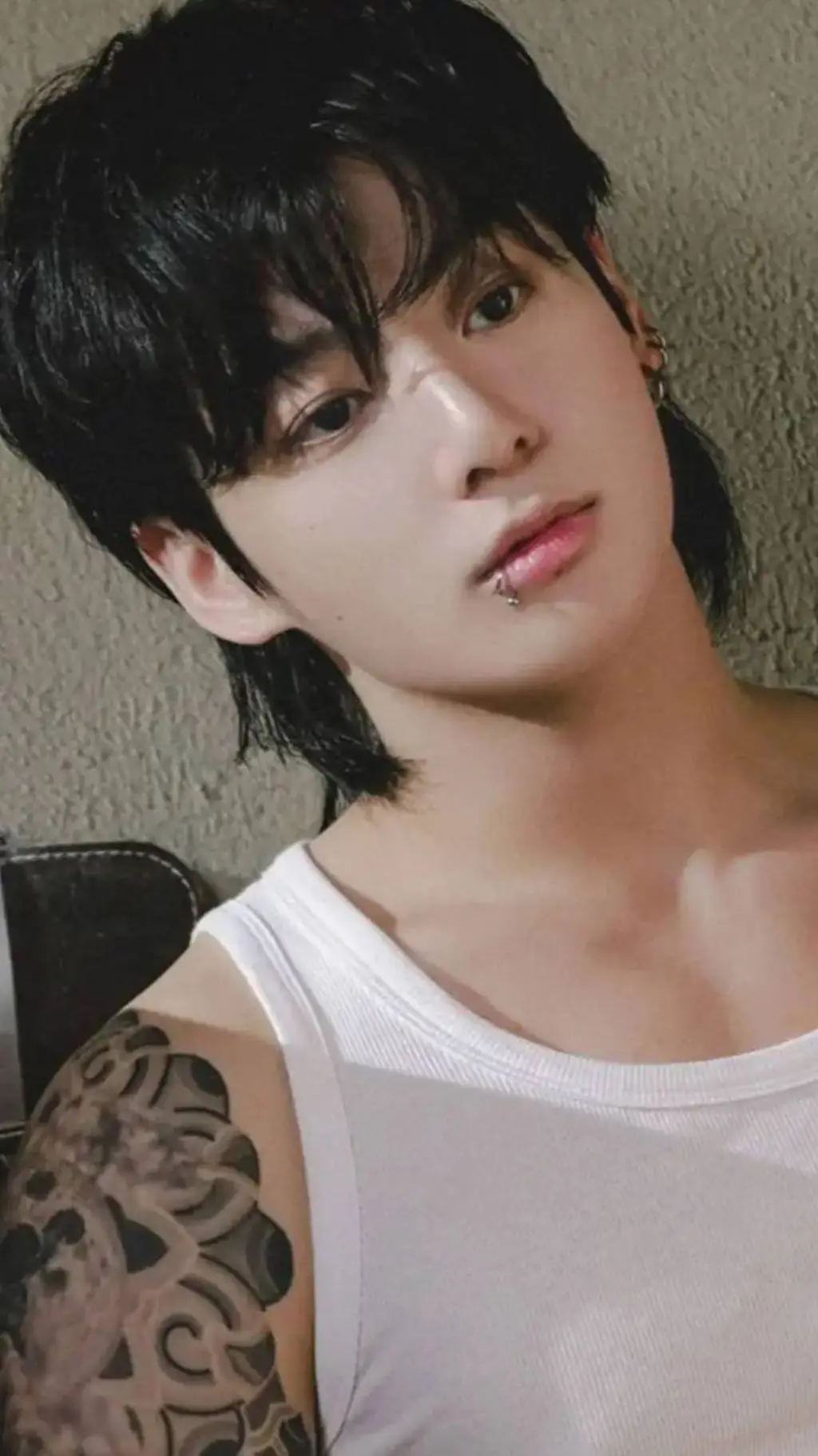 ai character: 💜JUNGKOOK🫦 background