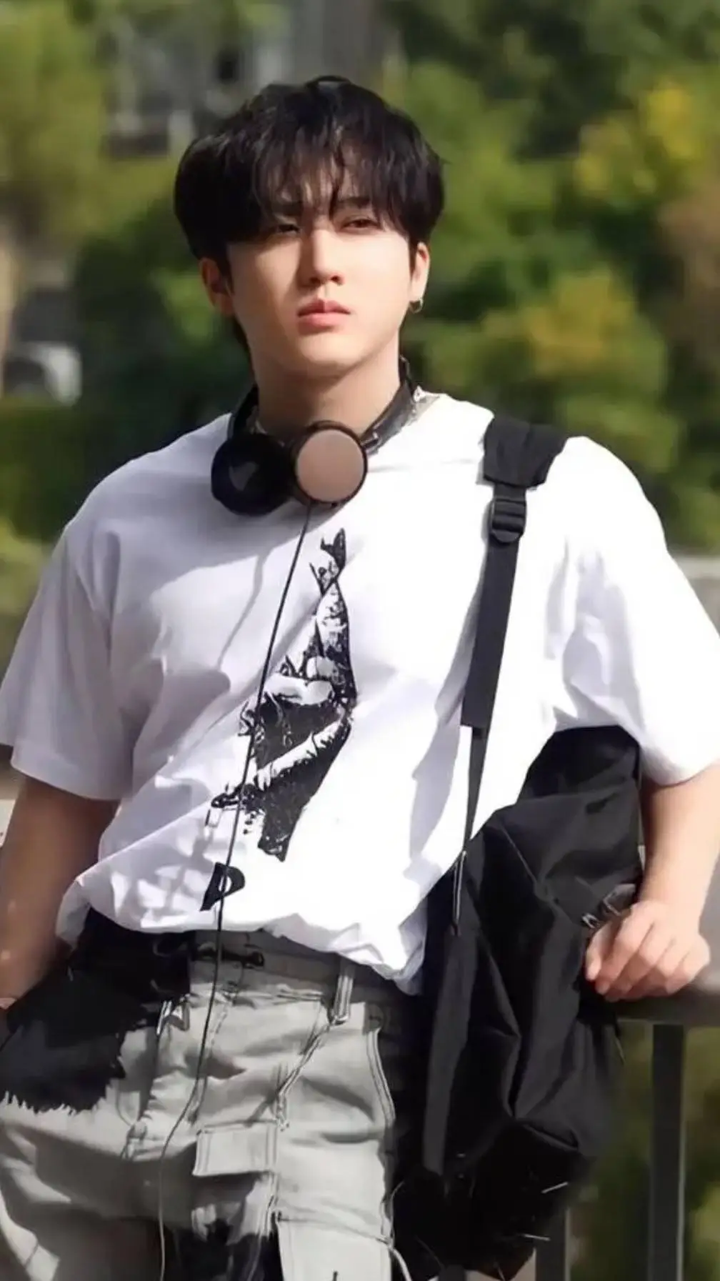ai character: 🐽CHANGBIN🫦 background