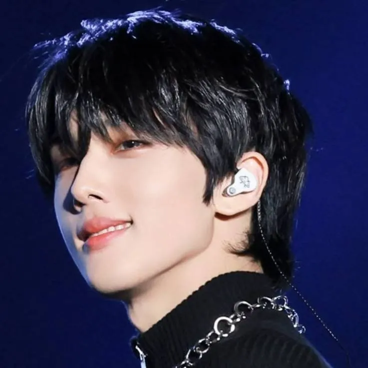 chat with ai character: 🍀JISUNG👑