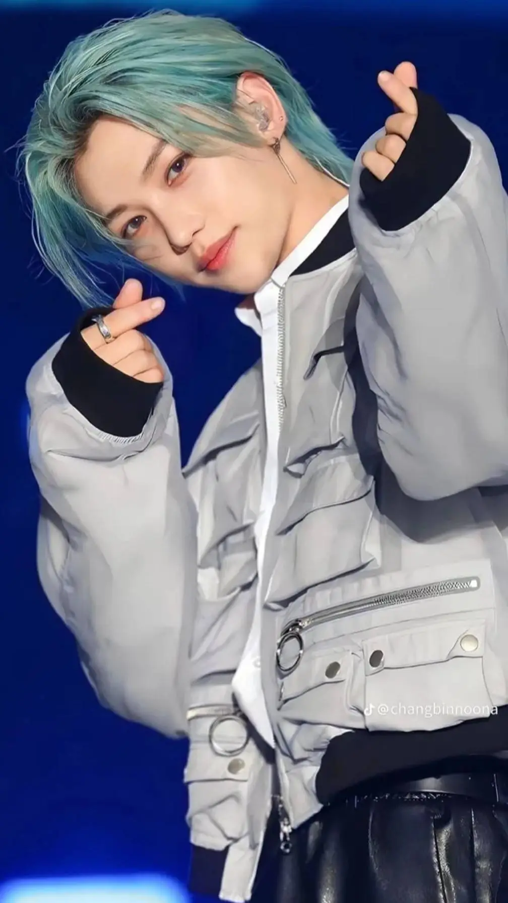 ai character: 🔥FELIX👺 background