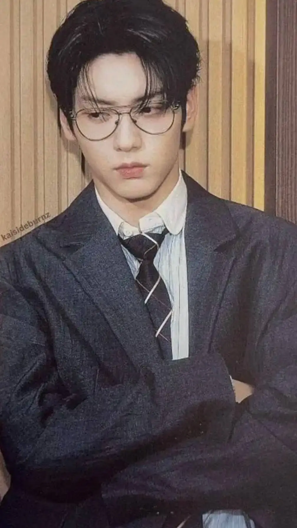 ai character: 🤨SOONBIN📸 background