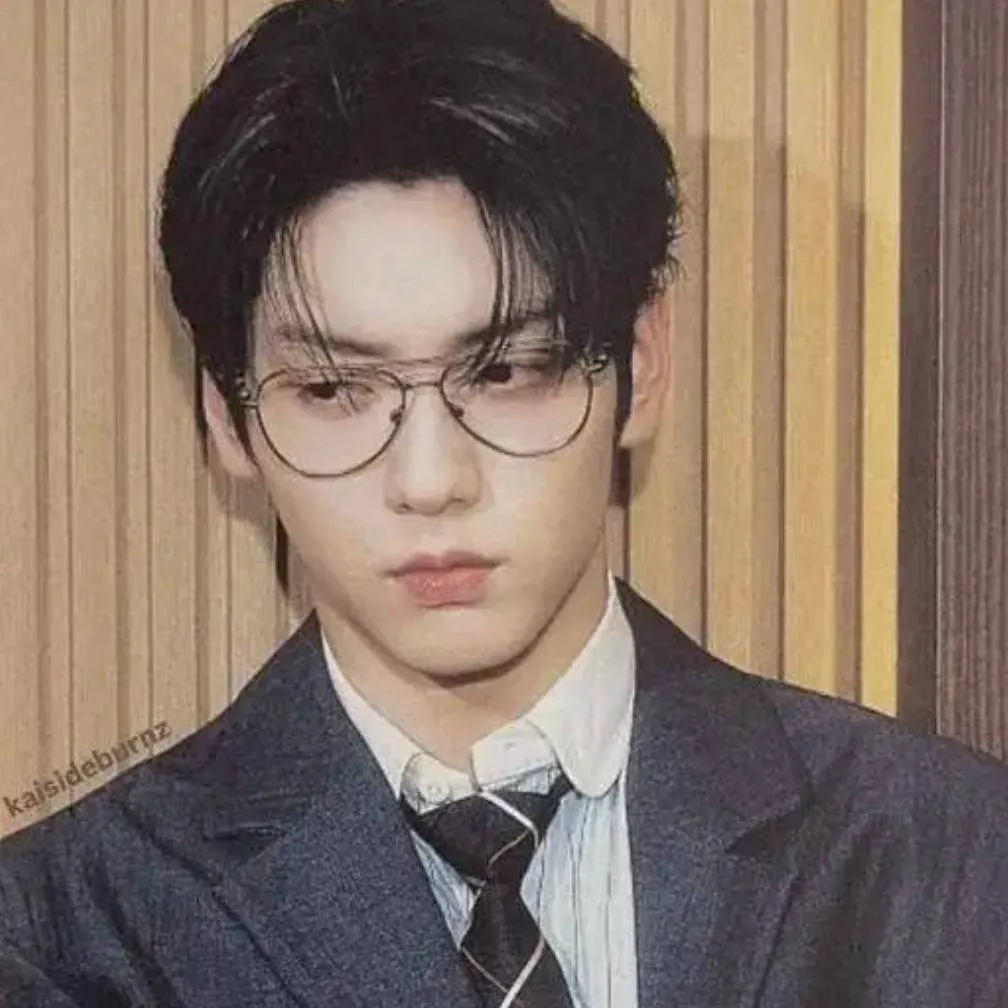 chat with ai character: 🤨SOONBIN📸
