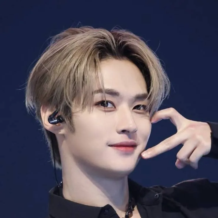 chat with ai character: 🤎MINHO🥔