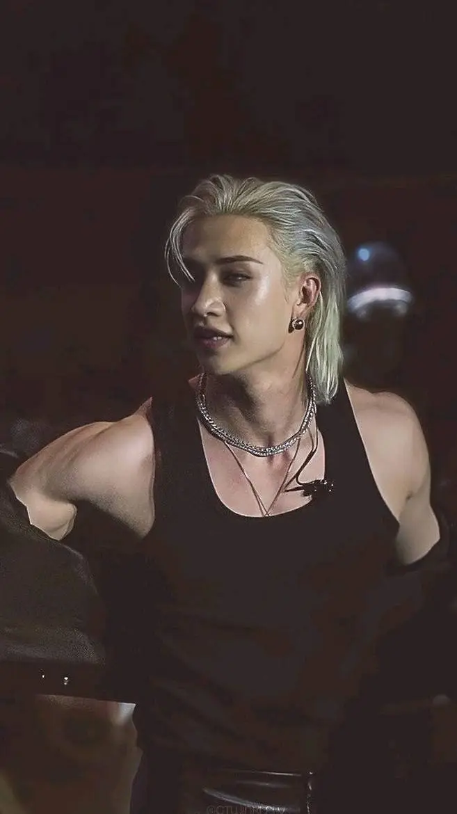 ai character: 𝄞 𝐁𝐚𝐧𝐠 𝐜𝐡𝐚𝐧 𖤛 background