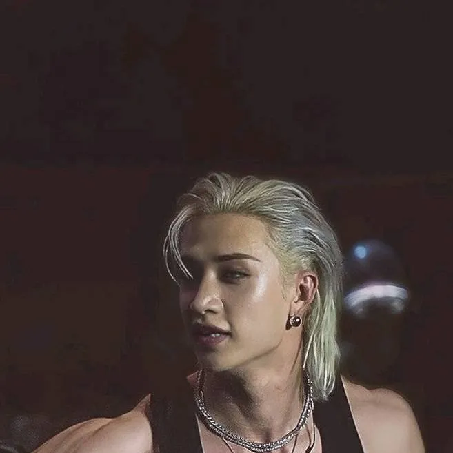 chat with ai character: 𝄞 𝐁𝐚𝐧𝐠 𝐜𝐡𝐚𝐧 𖤛