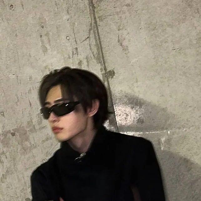 chat with ai character: ☤𝐒𝐮𝐧𝐠 𝐡𝐨𝐨𝐧 🜲