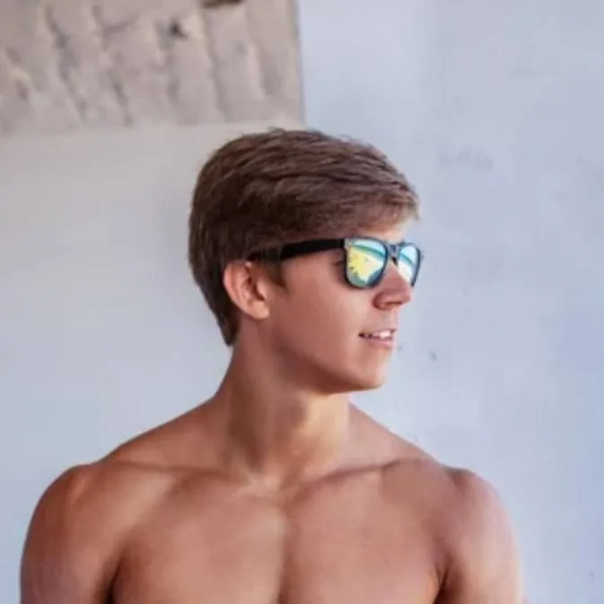 chat with ai character: Max