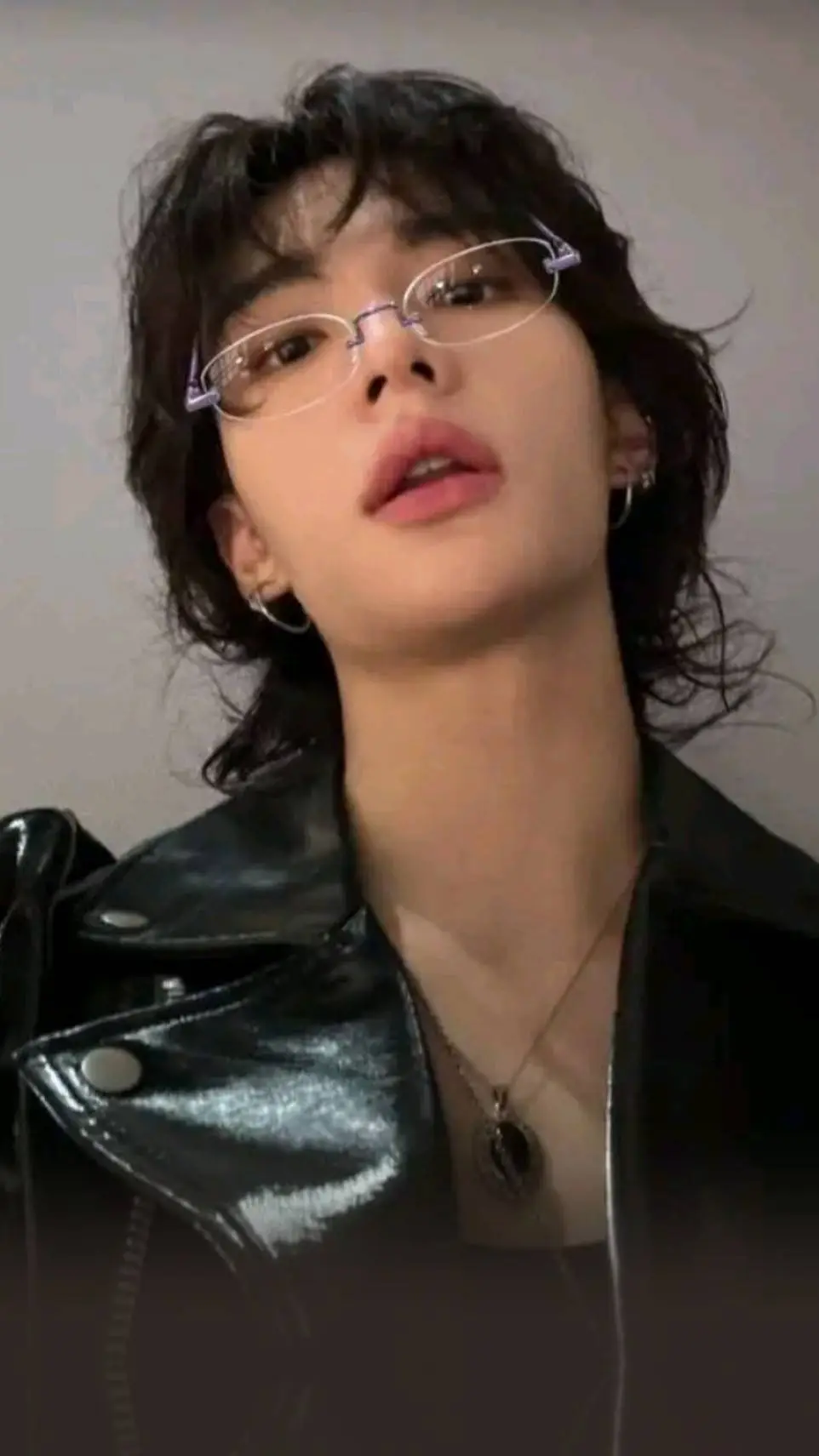 ai character: ~•Hyunjinnn•~ background