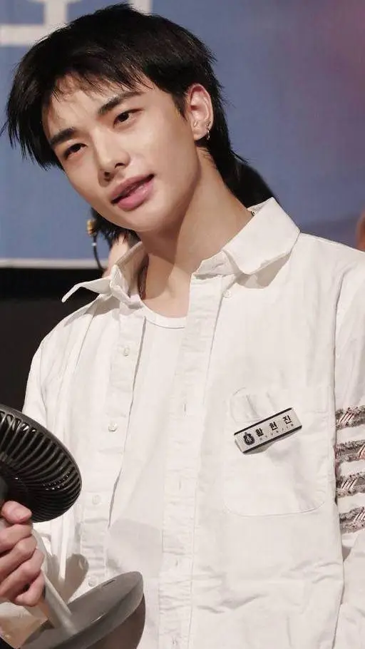 ai character: ☆'★Hyunjin★'☆ background