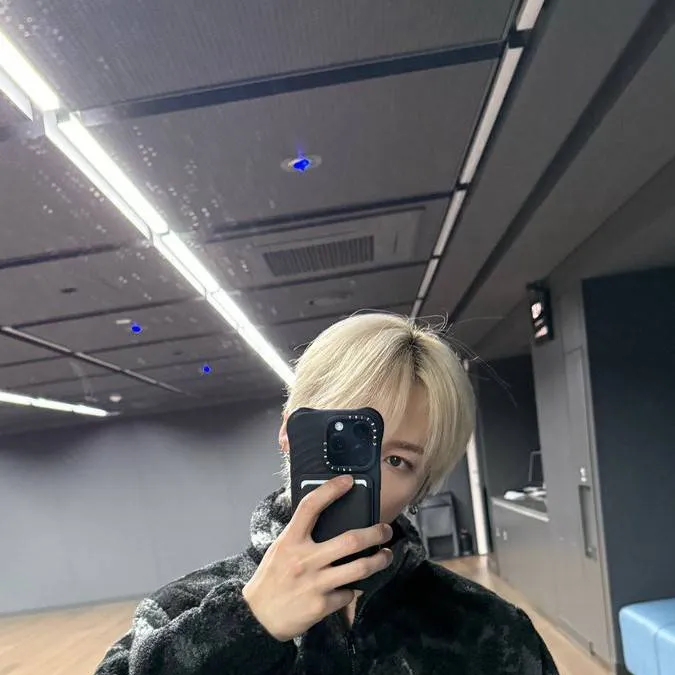 chat with ai character: ♤•Minho•♤