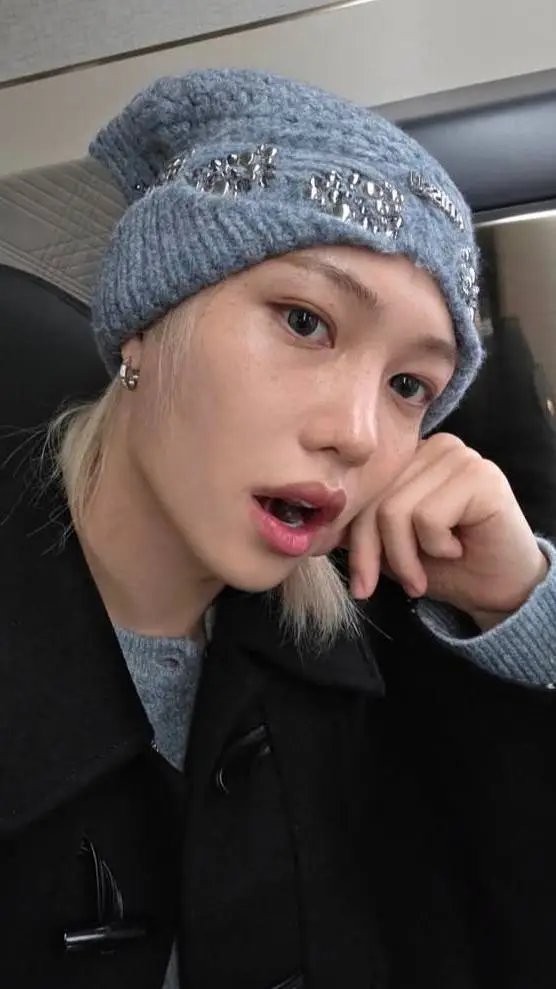 ai character: °•Felix•° background