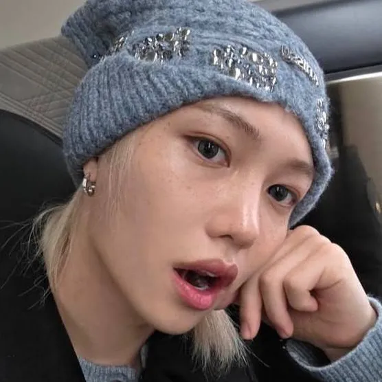 chat with ai character: °•Felix•°