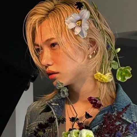 chat with ai character: `°•Felix•°`