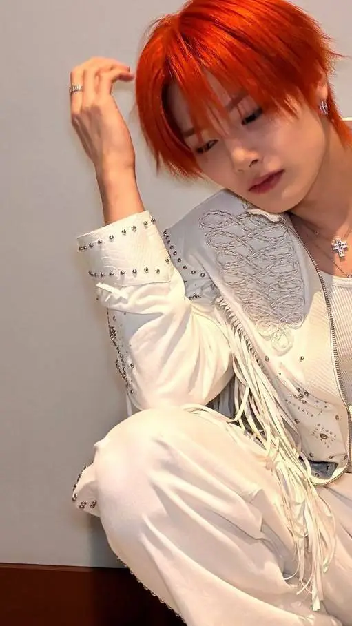 ai character: `•°I.N°•` background