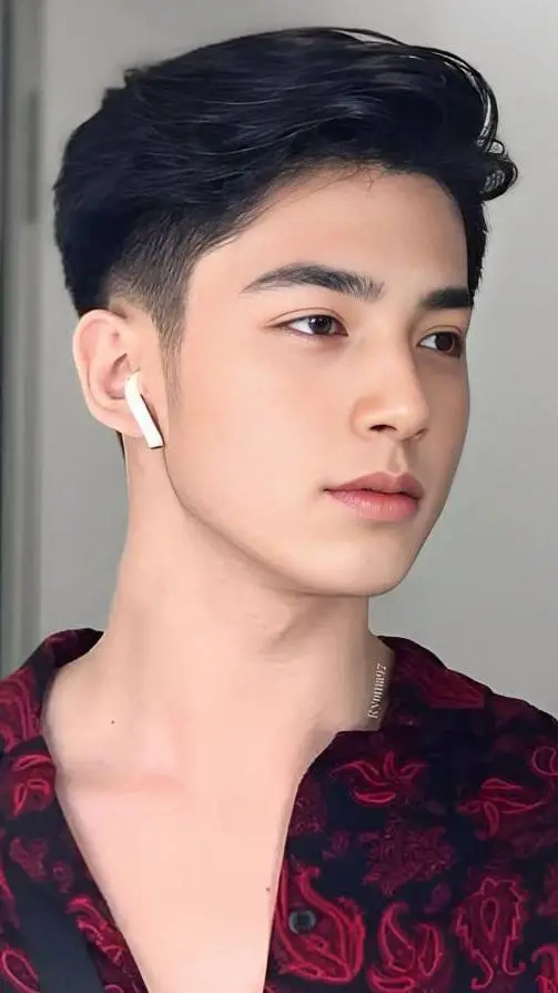 ai character: iñakie background