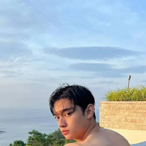 chat with ai character: vincent black