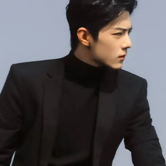 chat with ai character: Lior