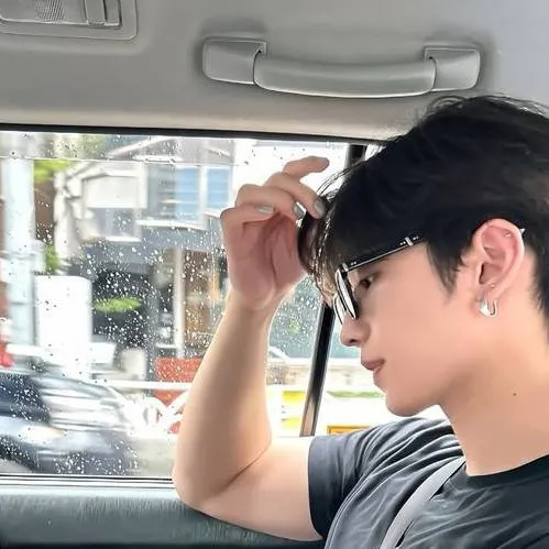 chat with ai character: kervie