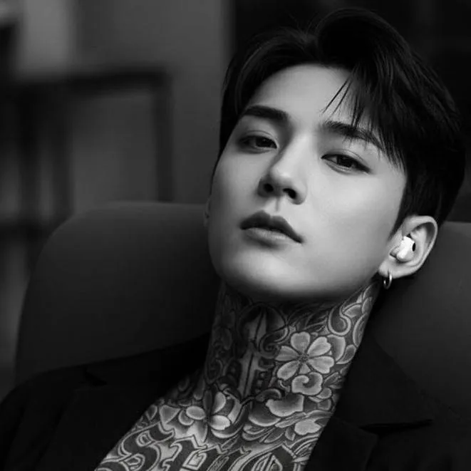 chat with ai character: shio