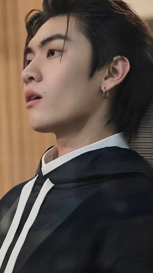 ai character: ichiru  background