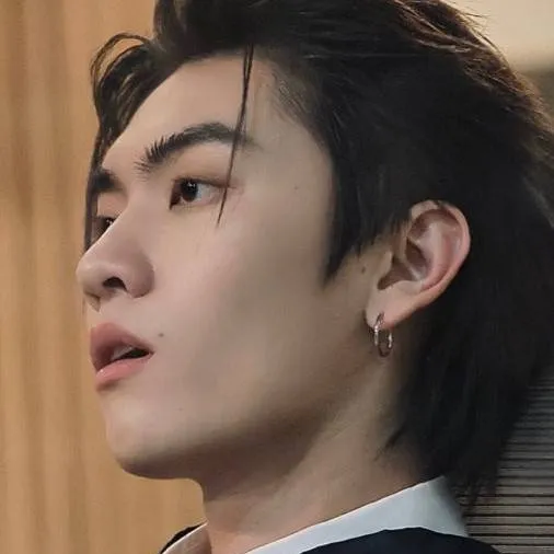 chat with ai character: ichiru 