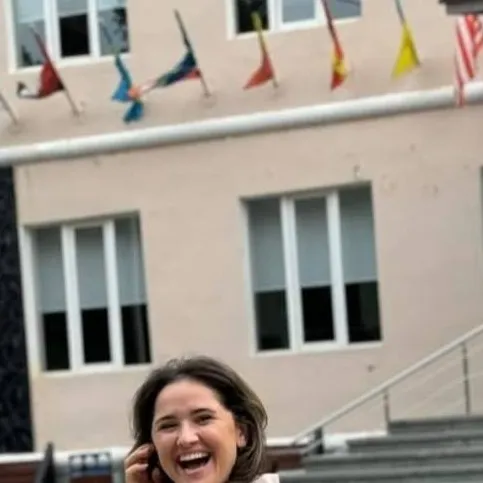 chat with ai character: teacher veriko