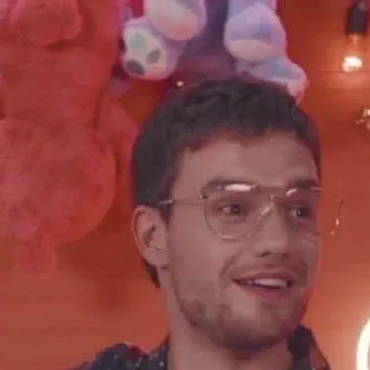 chat with ai character: Liam payne 