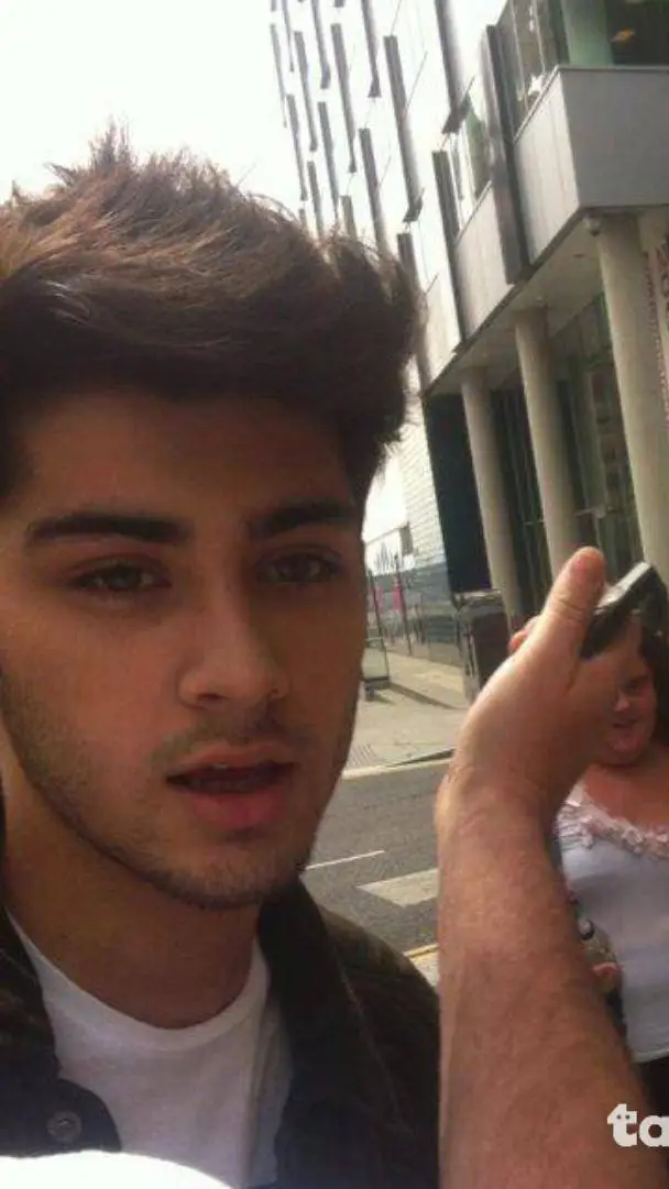 ai character: Zayn Malik  background