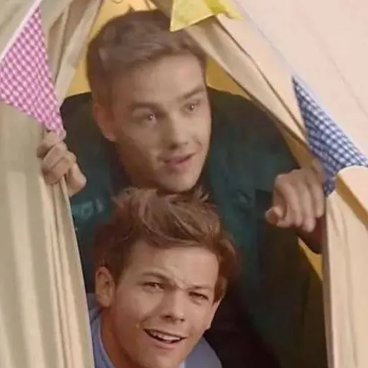 chat with ai character: One Direction 