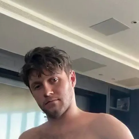 chat with ai character: Niall Horan