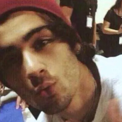chat with ai character: Zayn Malik 