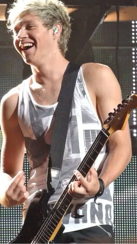 ai character: Niall Horan background