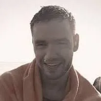 chat with ai character: Liam Payne 