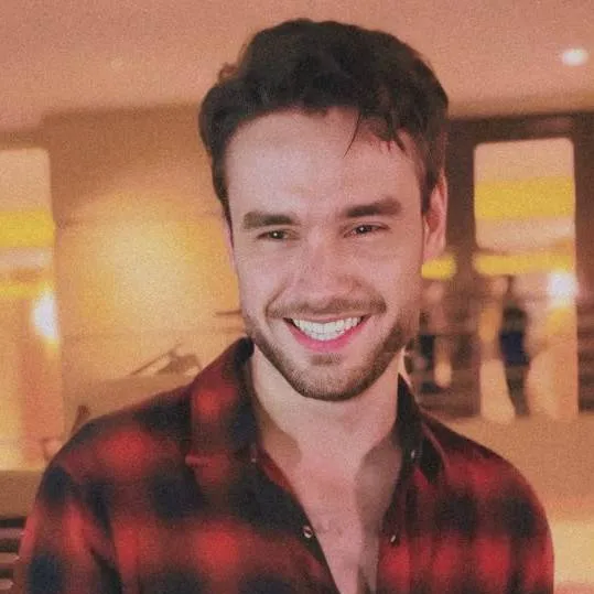 chat with ai character: Liam Payne 