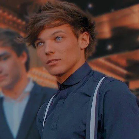 chat with ai character: Louis Tomlinson 