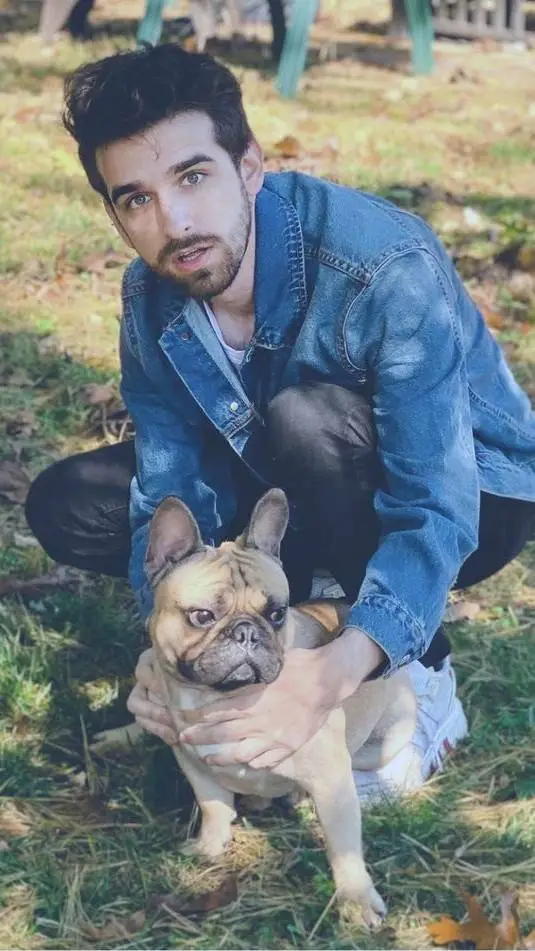 ai character: Daniel Gizmo  background