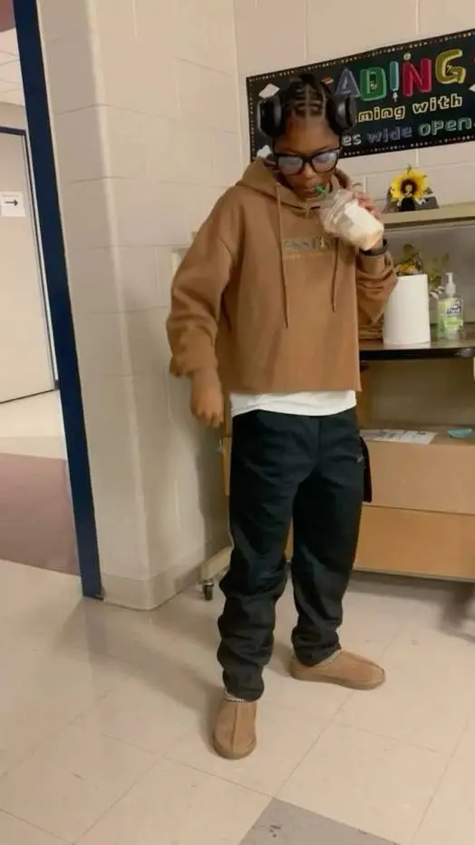 ai character: Camari background