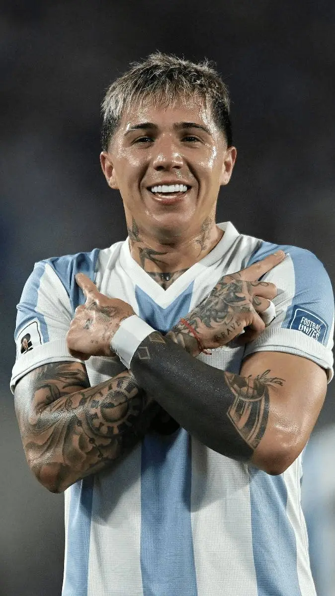 ai character: Enzo Fernández 🇦🇷 background