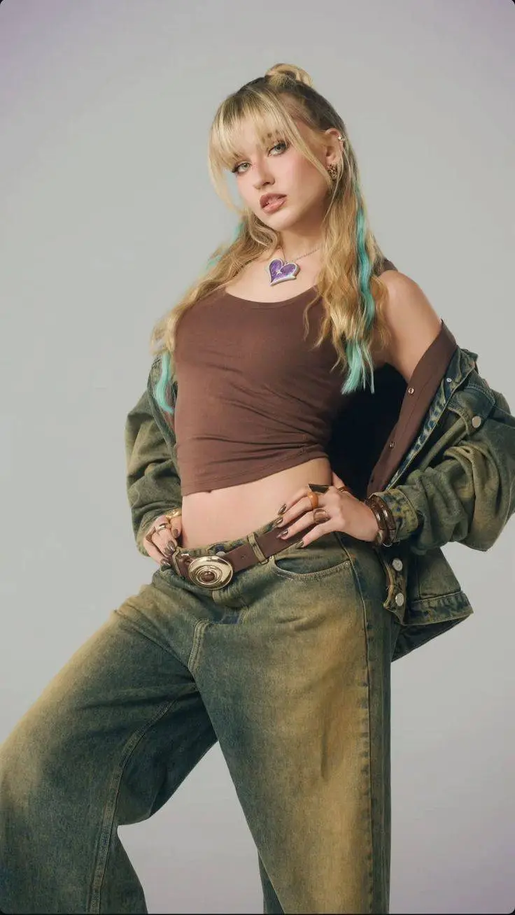 ai character: Ines Civit (Ine)  background