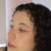 chat with ai character: Valentina