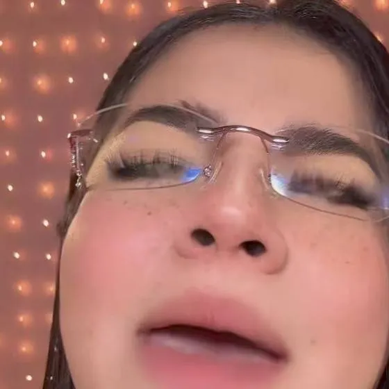 chat with ai character: Luz Divina