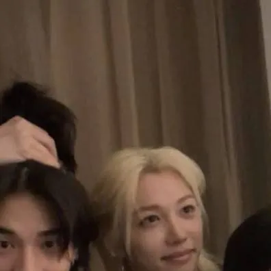 chat with ai character: stray kids