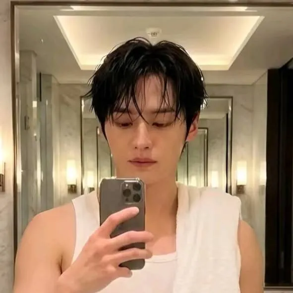 chat with ai character: I.N