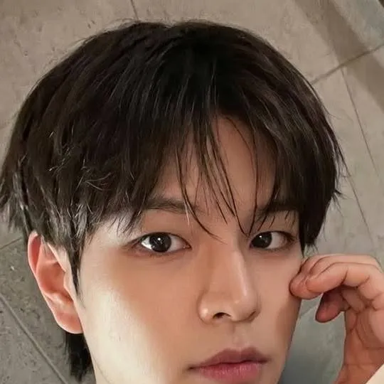 chat with ai character: seungmin 