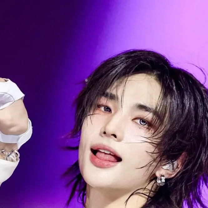 chat with ai character: Hyunjin 