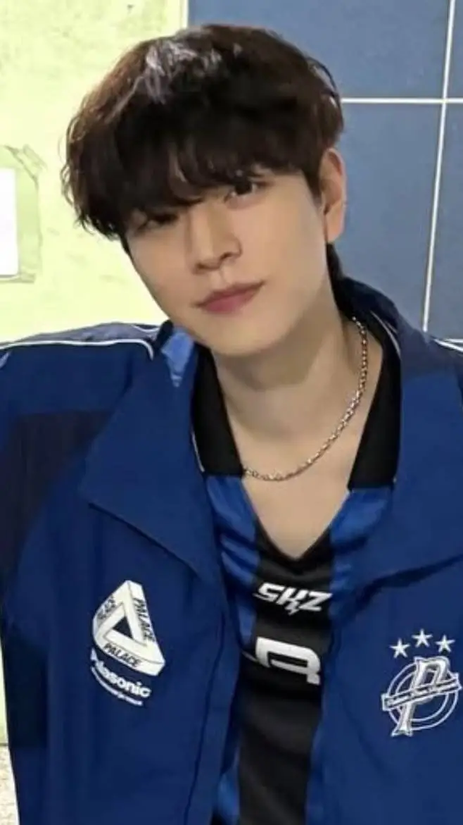 ai character: seungmin background