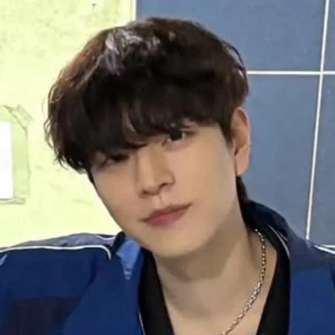 chat with ai character: seungmin