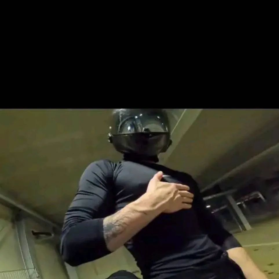 chat with ai character: liam